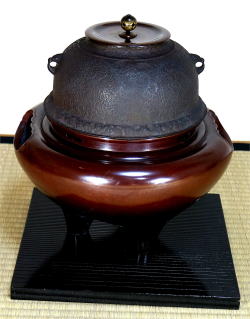 即中斎 焼ヌキ朝鮮風炉 真形釜添 表千家 茶道具 茶道具